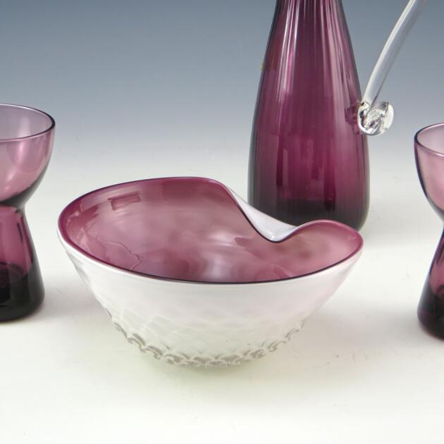 Art Glass Cigar Bowl Cased in White and Plum Lattice
