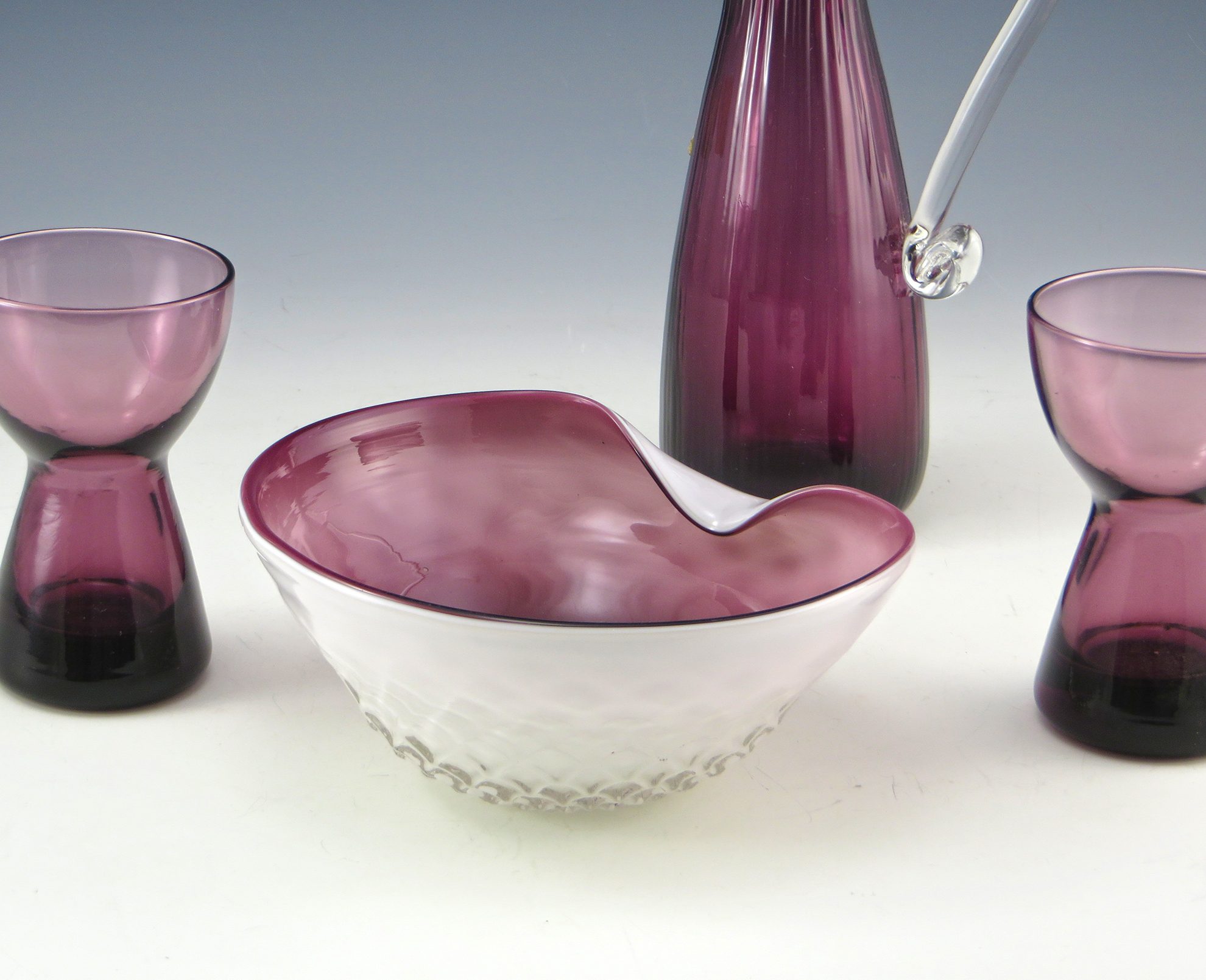 Art Glass Cigar Bowl Cased in White and Plum Lattice