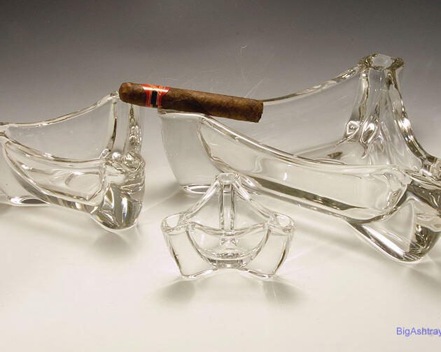 Big Art Deco Nesting Ashtray Set by New Martinsville