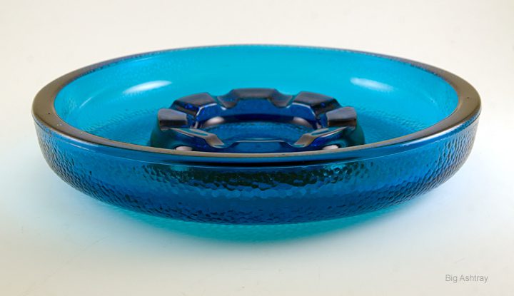 Big Blue Party Ashtray in Retro Vintage Glass - Image 3