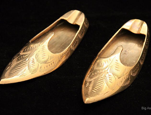 Brass Geni Shoe Set Personal Ashtrays
