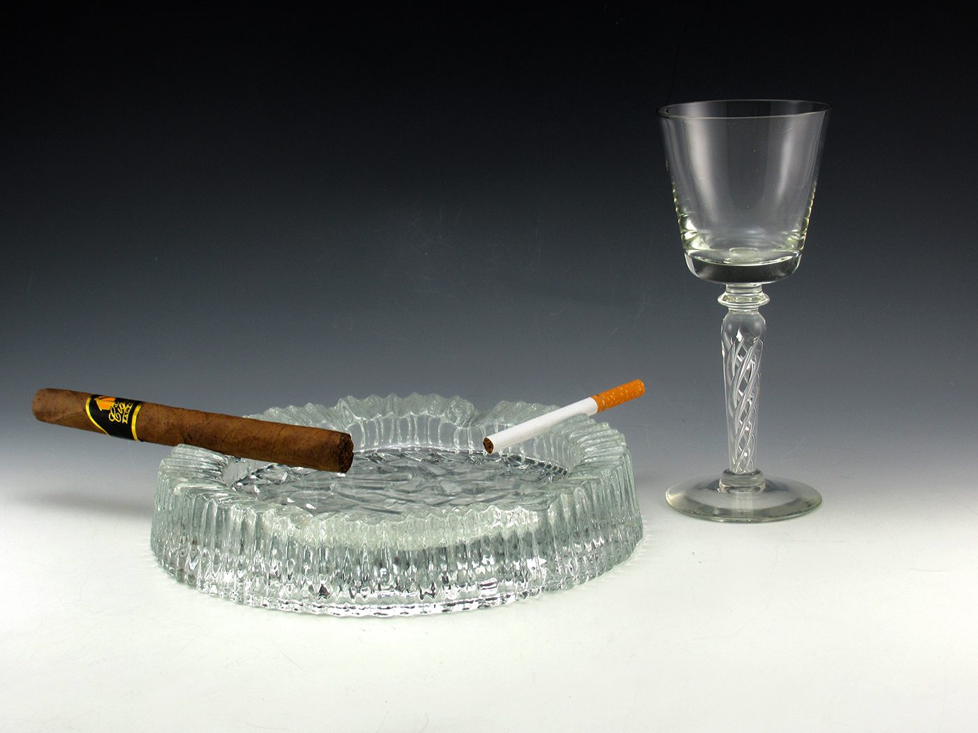 Ashtray in Swedish Crystal Artic Ice by Skruf Vintage - Image 2