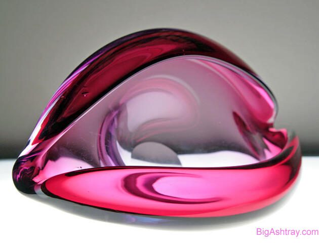 Czech Glass Hot Lips Clam Shell Cigar Bowl
