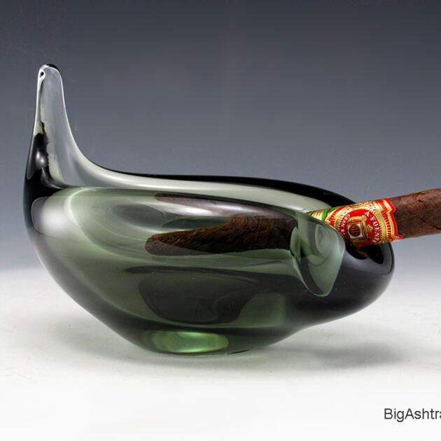 Cigar ashtray handblown in the 1950's to 1960's by Per Lutken for Holmegaard, Denmark. Signed.