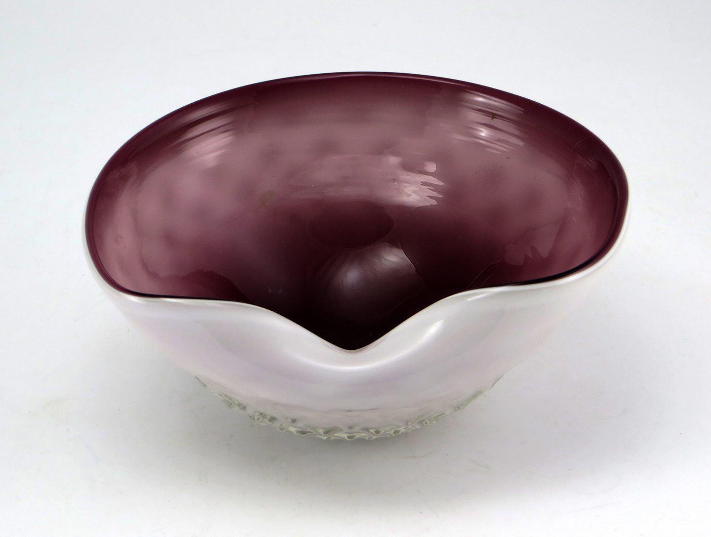 Art Glass Cigar Bowl Cased in White and Plum Lattice - Image 6