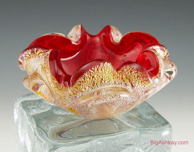 Exquisite Vintage Venetian Gold Veil Art Glass Ashtray