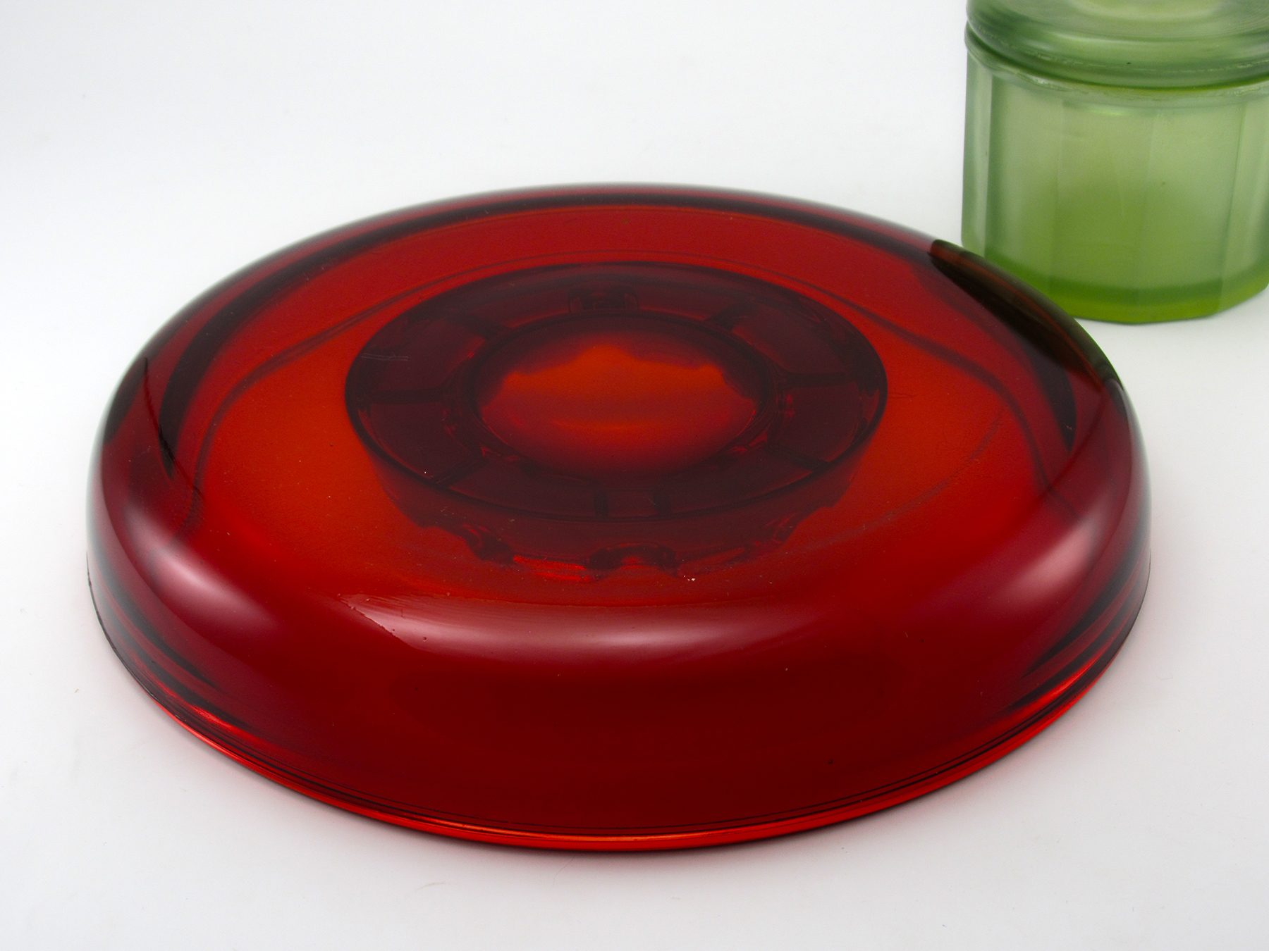 Huge Red Party Ashtray in Retro Vintage Glass - Image 4