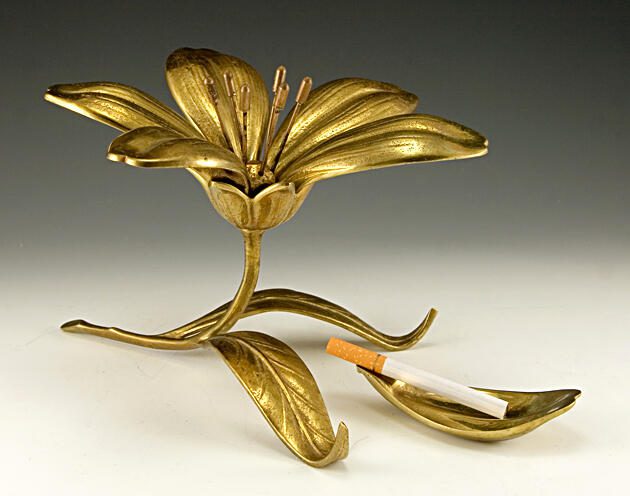 Metal Flower Ashtray with Removable Petals