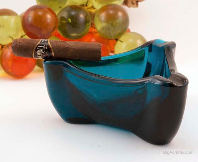 Mid-Century Modern Viking Art Glass Cigar Ashtray