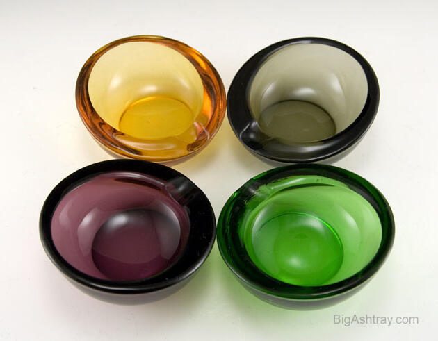 Mod Viking Art Glass Horseshoe Ashtray Set of 4