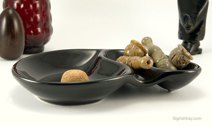 Pipe Ashtray Dual Rest and Tapper in Black Ceramic - Image 3