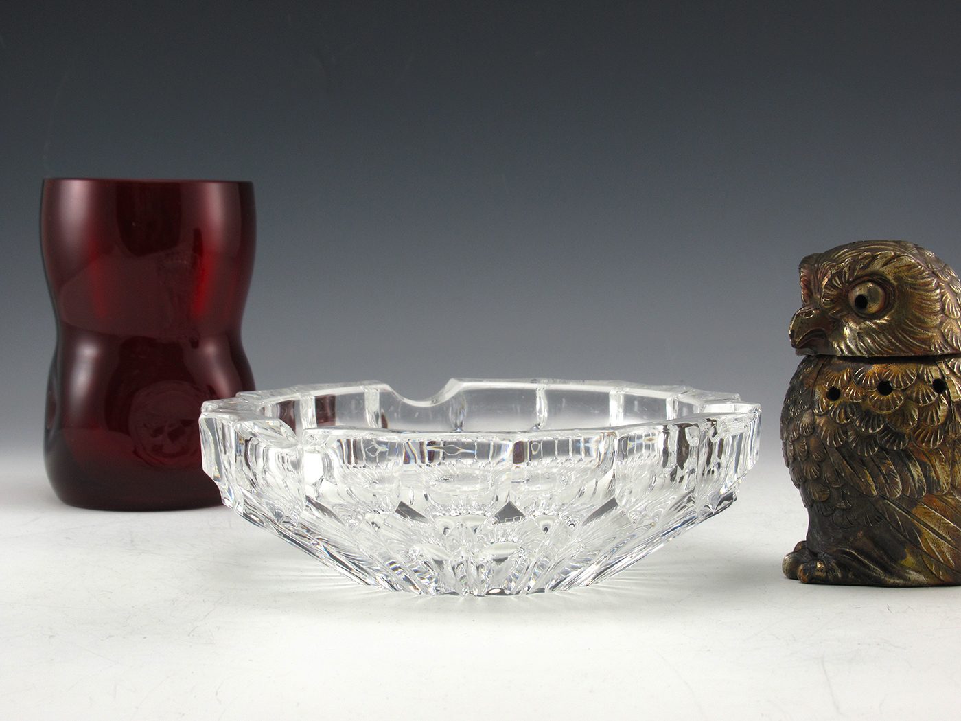 Crystal Ashtray with Hand-Engraved Cornflower and Star Decor - Image 5