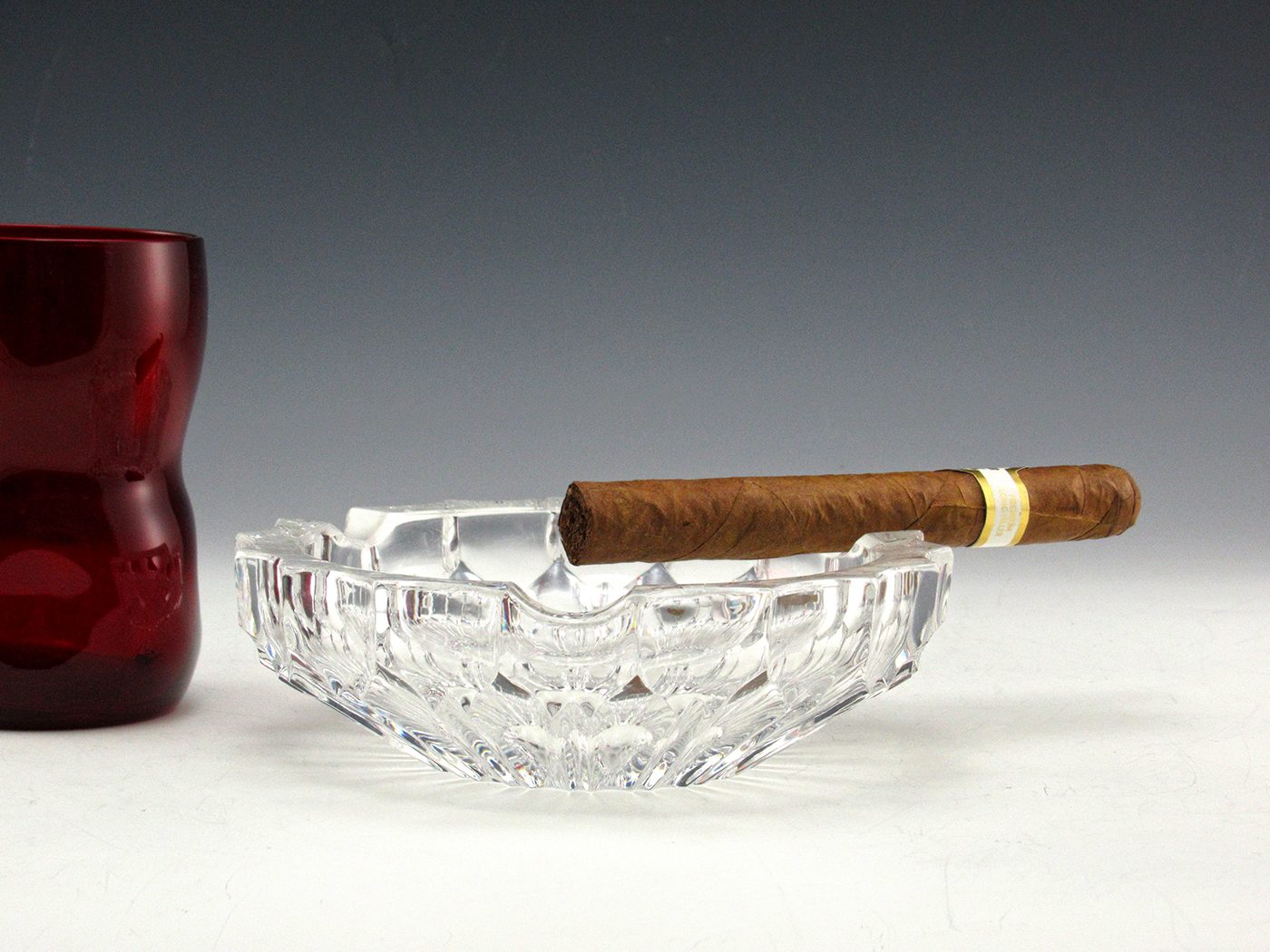 Crystal Ashtray with Hand-Engraved Cornflower and Star Decor - Image 3