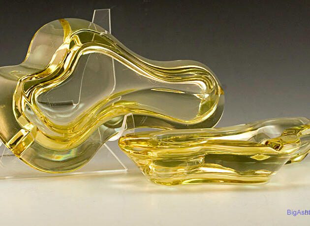 Rare Mid-Century Modern Cambridge Glass Hambone Ashtray Set