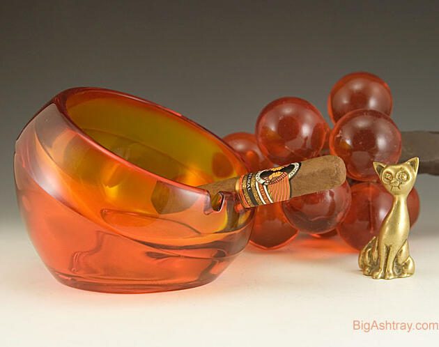 Retro Cigar Ashtray Orb in Persimmon Art Glass
