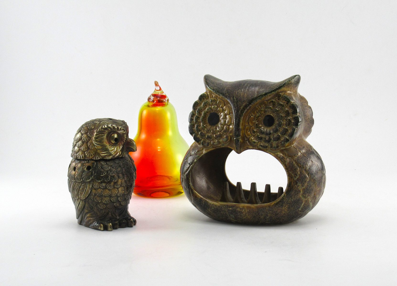 Retro Modern Owl Ashtray in Pottery with Inner Rest Bar - Image 4