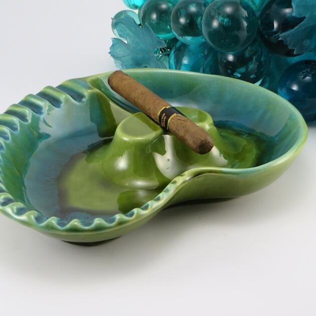 Retro Ashtray in Classic Kidney Bean Form