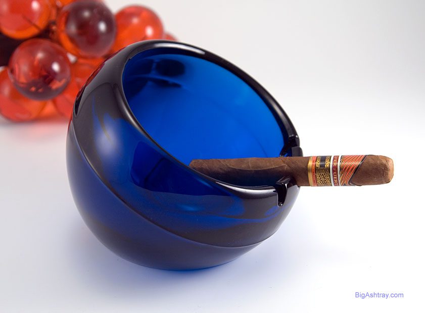 Retro Modern Ball Ashtray by Viking Art Glass U.S.A. - Image 5