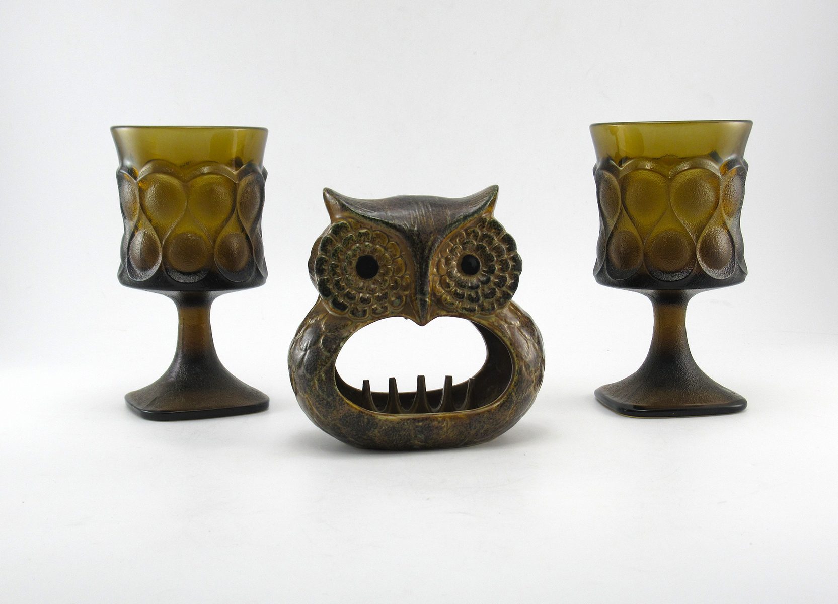 Retro Modern Owl Ashtray in Pottery with Inner Rest Bar - Image 3