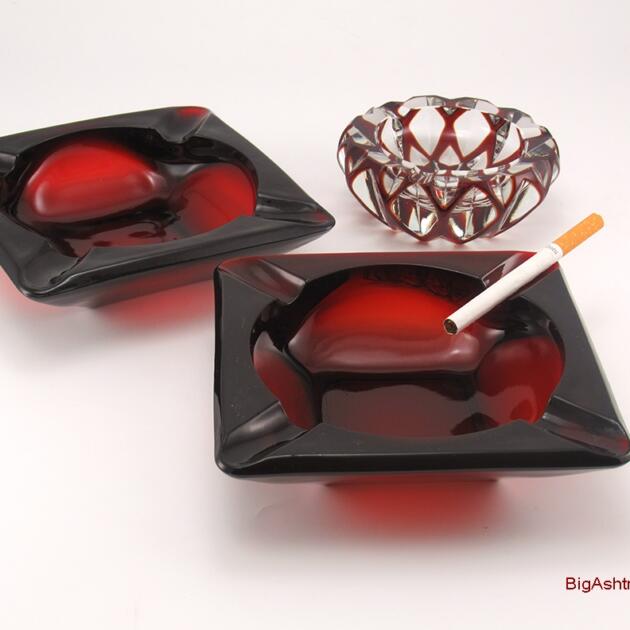 Royal Ruby Retro Vintage Glass Classic Ashtray Set
