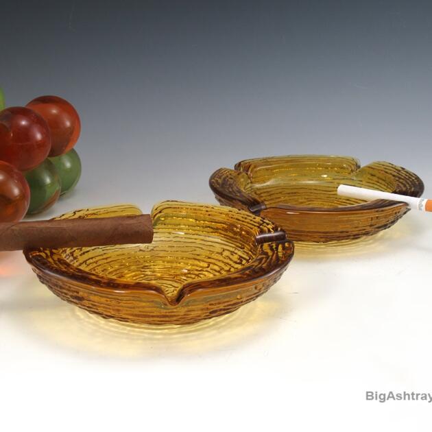 Set of Two Side Table Ashtrays in the Retro Soreno Pattern