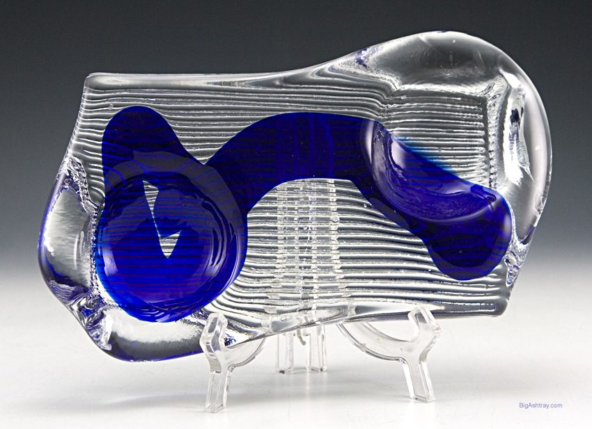 Trippy Pipe Ashtray in Cobalt and Clear - Image 3