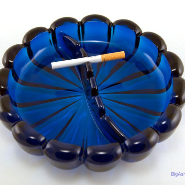 Stylish Vintage Viking Art Glass Bluenique Ashtray