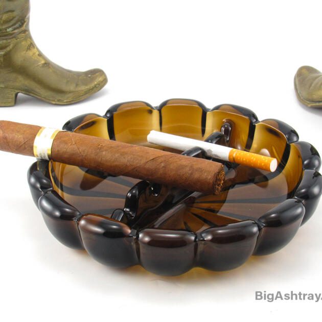 Tobacco Brown Retro Vintage Viking Art Glass Ashtray