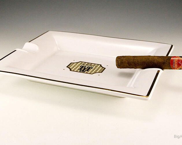 Trinidad Cuba Cigar Ashtray in Porcelain and Gold