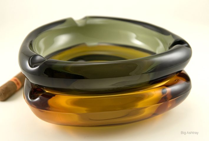 The Big Cigar Ashtray by Viking Art Glass - Image 3
