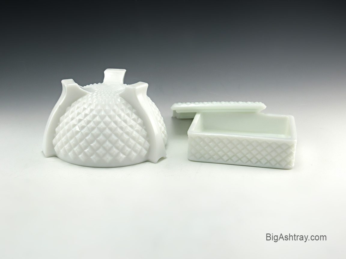 Art Deco Ashtray and Stash Box in Milk Glass by Westmoreland - Image 4