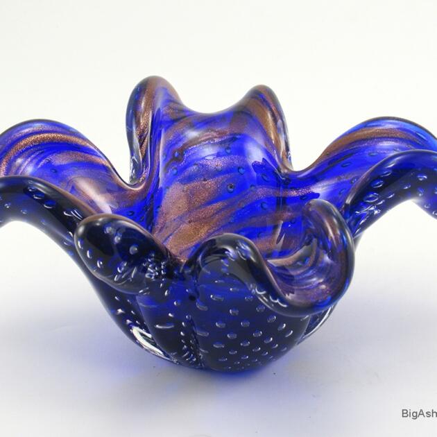 Barovier & Toso Bullicante Glass Leaf Cigar Bowl with Copper Aventurine Murano