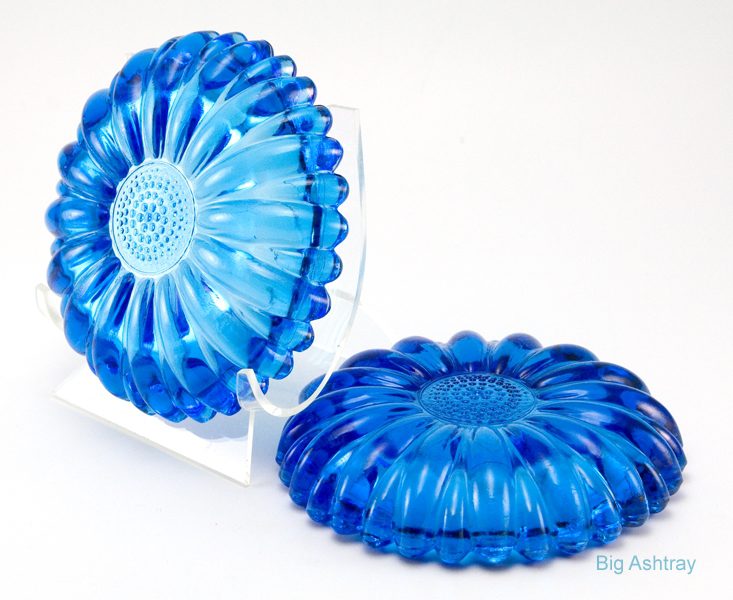 Retro Vintage Ashtray Set by Hazel Atlas - Image 4