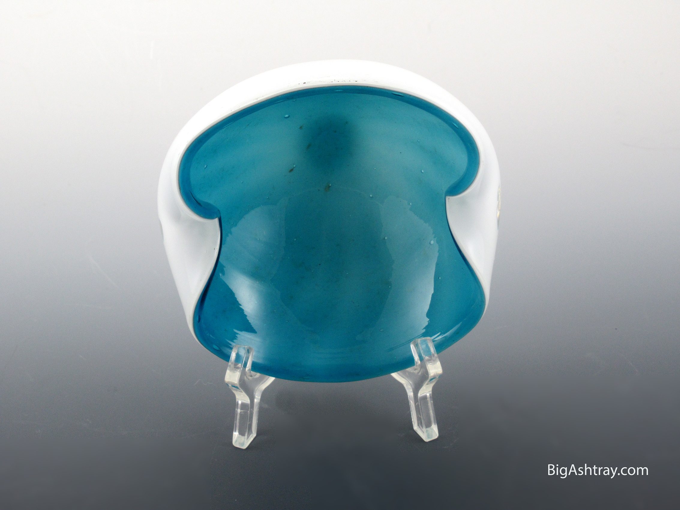 Vintage Murano Art Glass Ashtray Bowl in Blue and White - Image 3