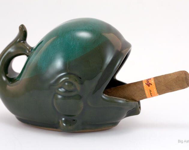Ashtray Retro Whale in Vintage Pottery
