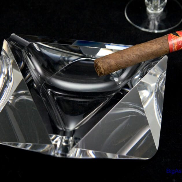 High Quality Art Deco Crystal Diamond Cut Ashtray