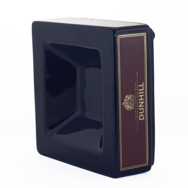 Alfred Dunhill Cigar porcelain ashtray made in London Mid-20th Century. 'By appointment to her Majesty the Queen suppliers of smoker's requisites Alfred Dunhill Ltd. London'.