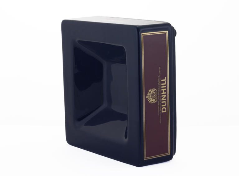 Alfred Dunhill Cigar porcelain ashtray made in London Mid-20th Century. 'By appointment to her Majesty the Queen suppliers of smoker's requisites Alfred Dunhill Ltd. London'.