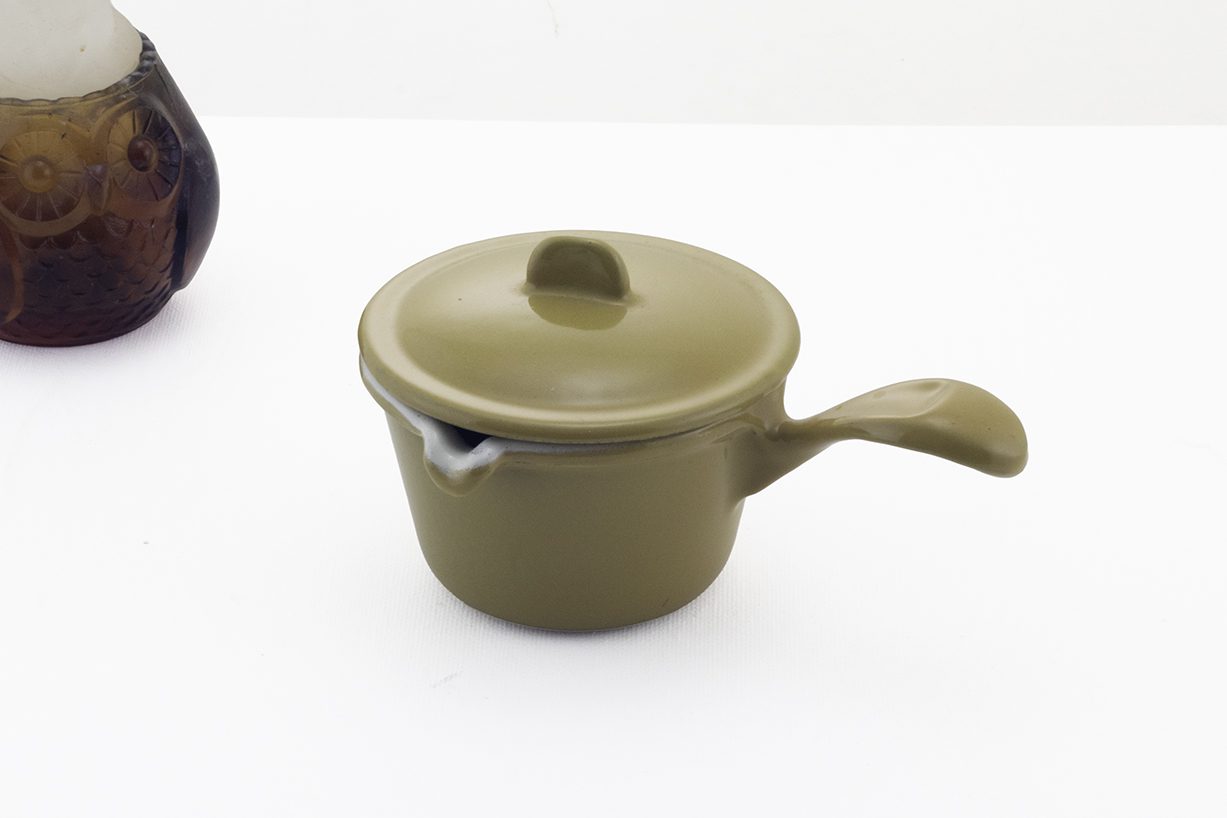 Portable cast iron ashtray in the form of a sauce pan with lid. Marked 'Descoware, Made in Belgium'.