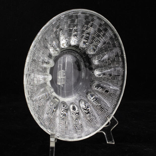 Elegant Crystal Ashtray with Multi-Rests
