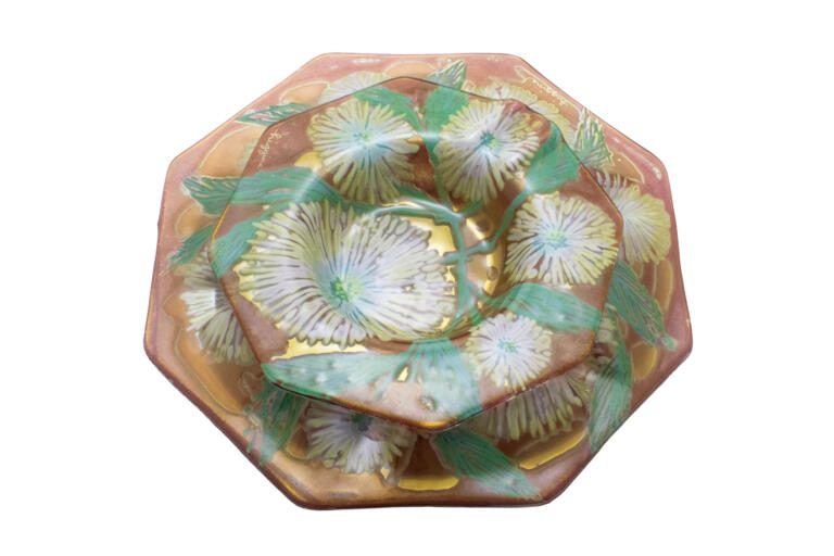 Pair of unusual Higgins Art Glass ashtrays decorated with Spider Mums decor