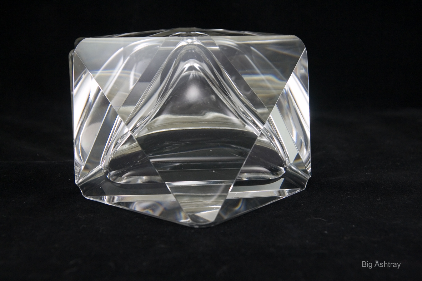 High Quality Art Deco Crystal Diamond Cut Ashtray - Image 3