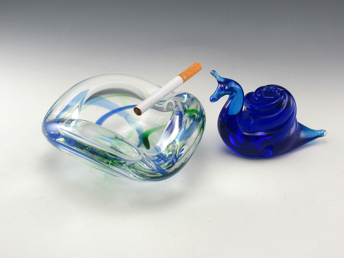 Art Glass Ashtray Signed & Numbered Ribbon Swirl Decor - Image 4