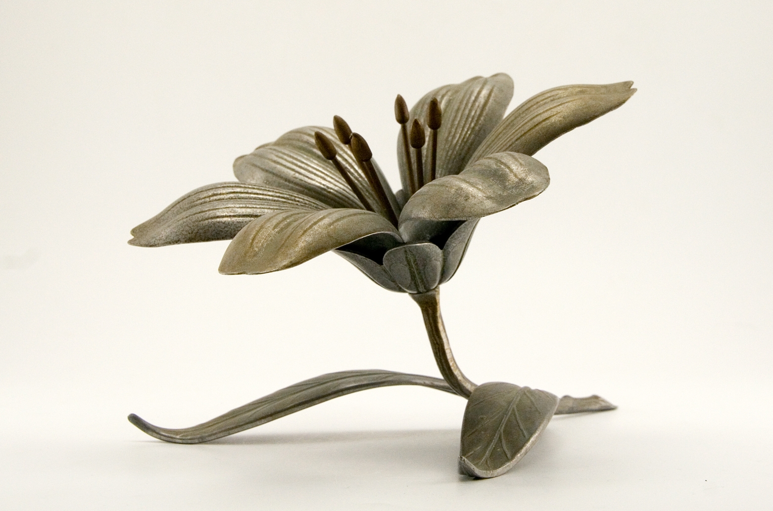 Art Nouveau Flower with Hidden Ashtrays