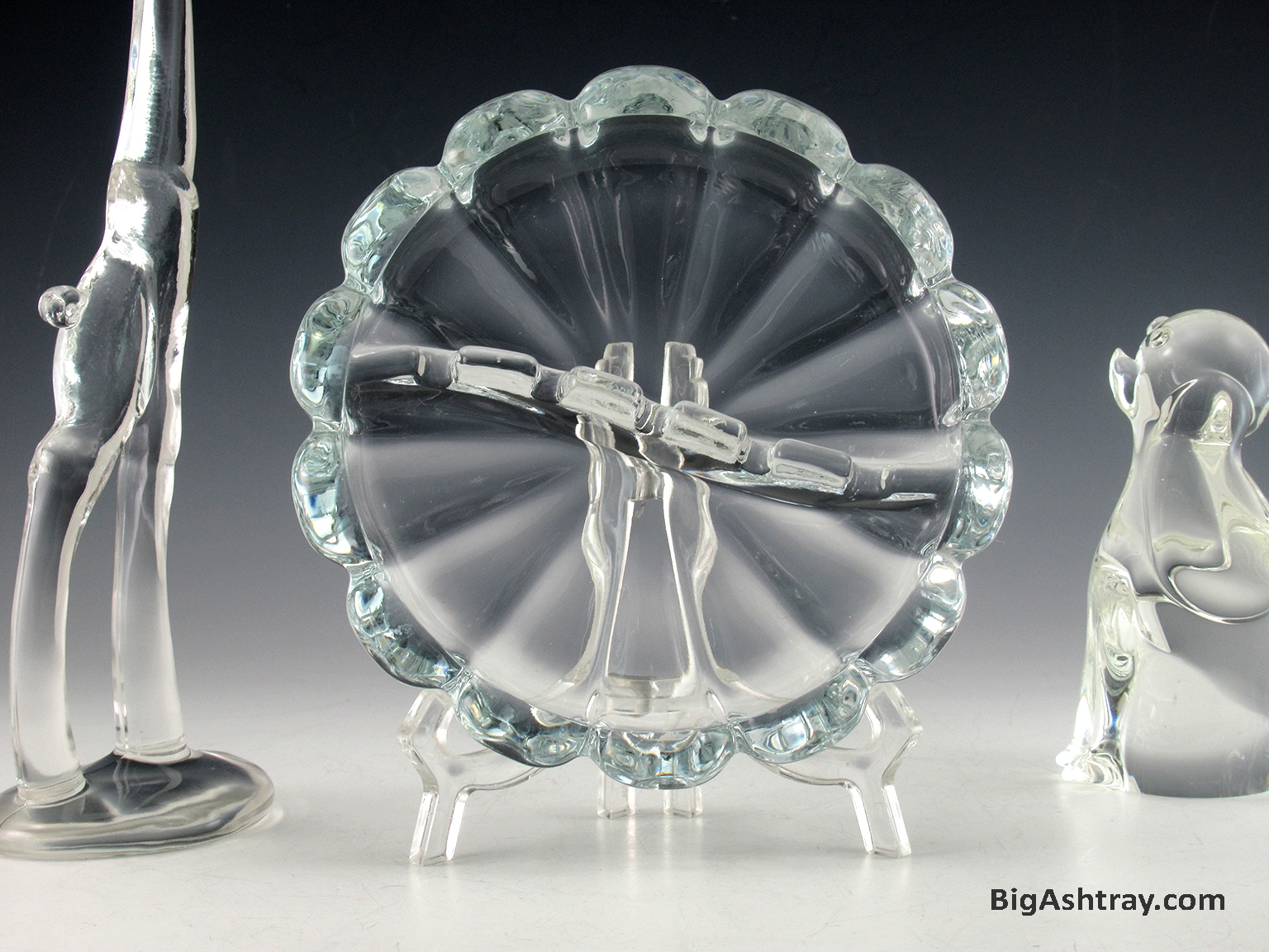 Ashtray by Viking Art Glass USA Mid-Century Modern - Image 3