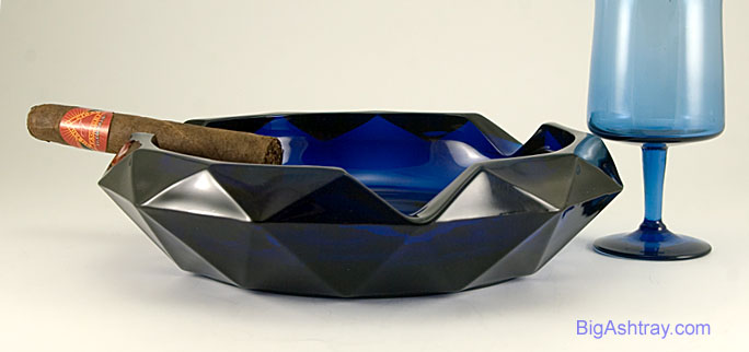 Beautiful Blue Diamond Ashtray by Viking Art Glass - Image 3