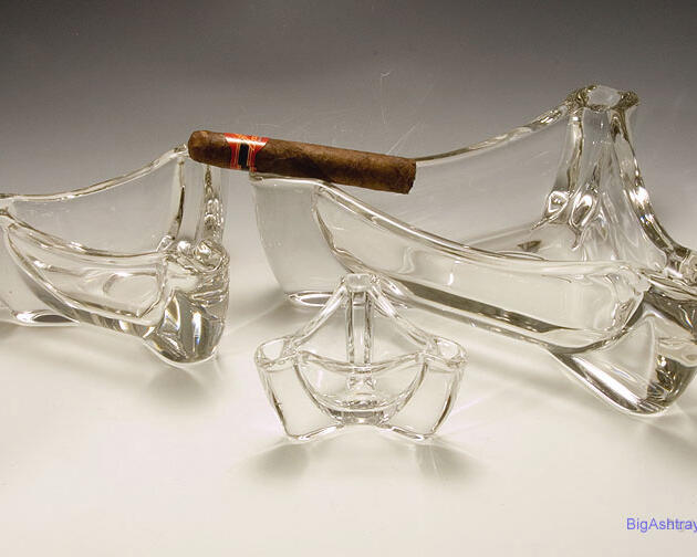 Big Art Deco Nesting Ashtray Set by New Martinsville