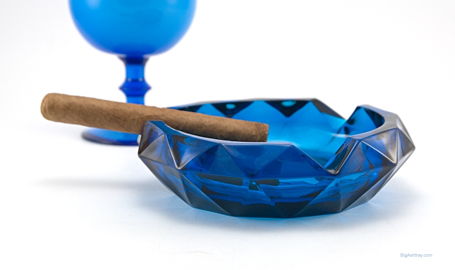 Vintage Bluenique Glass Diamond Cigar Ashtray - Image 4
