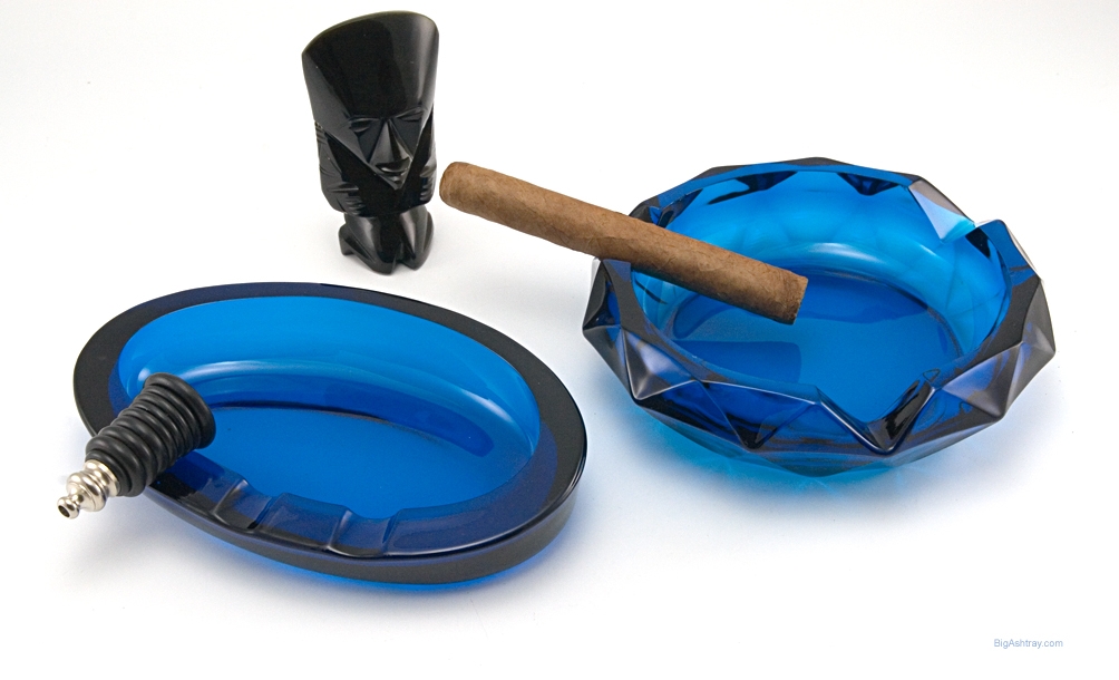 Vintage Bluenique Glass Diamond Cigar Ashtray - Image 5