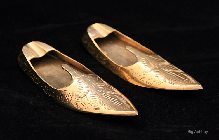 Brass Geni Shoe Set Personal Ashtrays - Image 2
